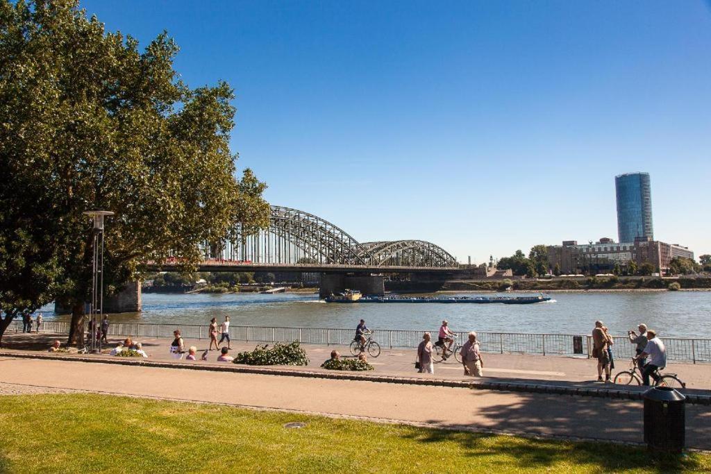 Apartments Am Rheingarten Cologne Extérieur photo